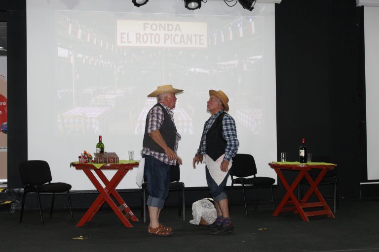 Grupo folclórico Renacer lleva danza, música y teatro popular al Campus Los Castaños