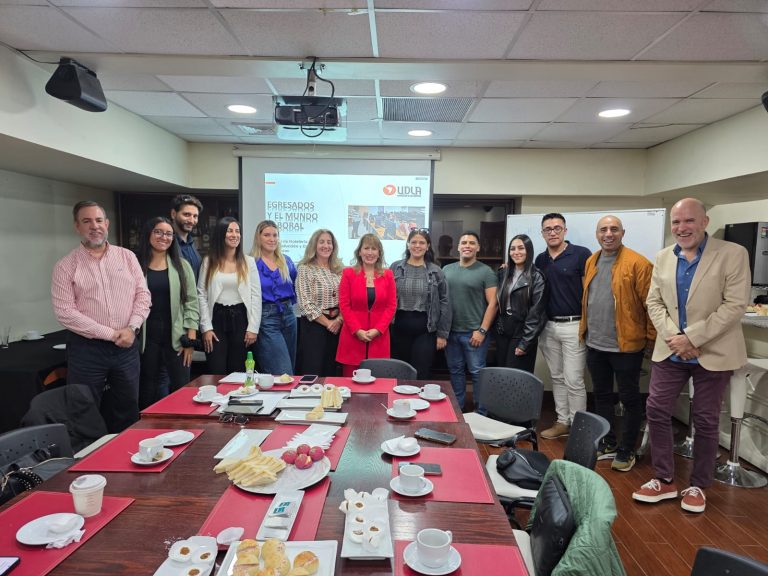 Escuela de Hotelería y Turismo de UDLA vincula a empleadores y egresados para fortalecer su red profesional