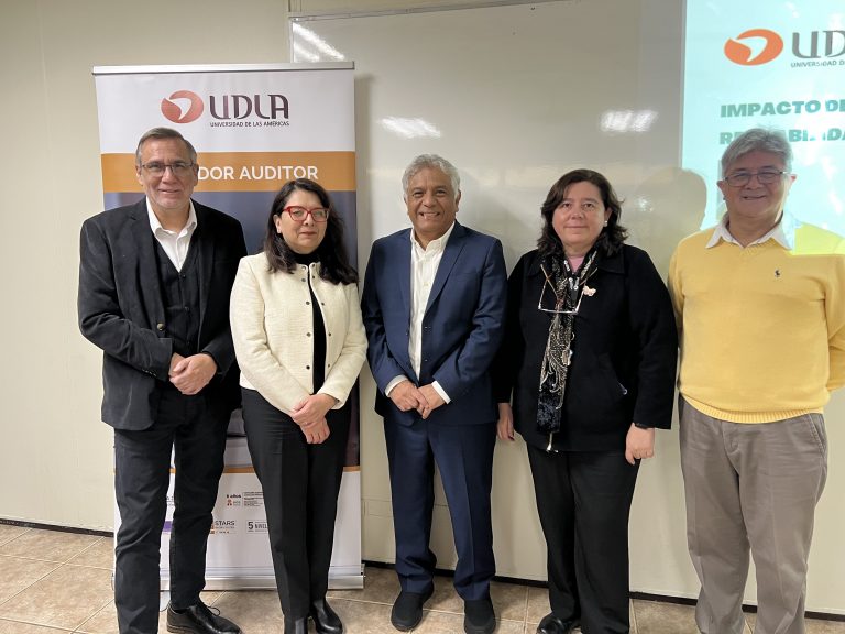 Facultad de Ingeniería y Negocios realiza charla magistral sobre sostenibilidad empresarial