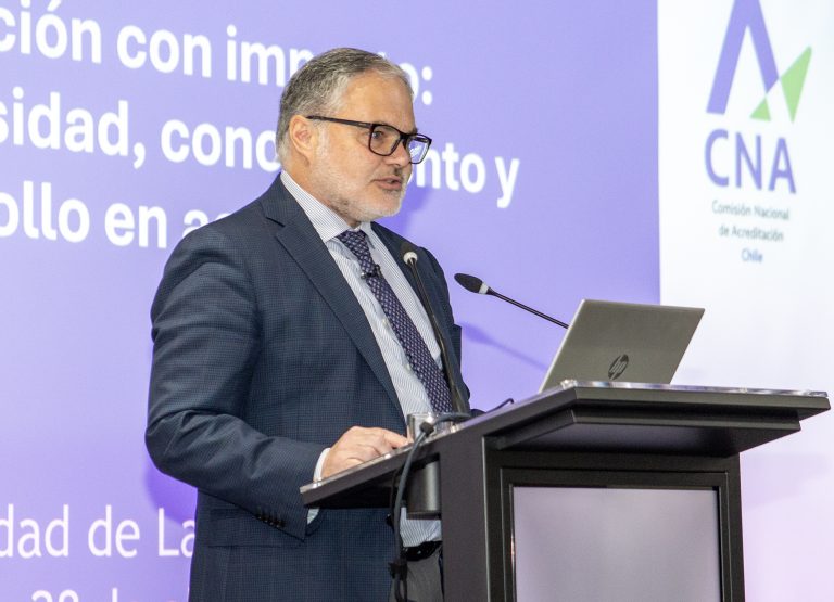 UDLA inaugura año académico con charla del Presidente de la Comisión Nacional de Acreditación