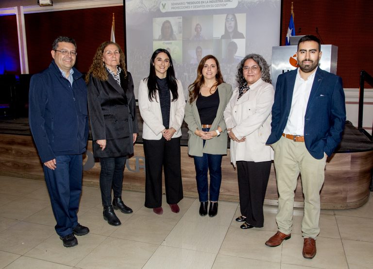 Desafíos en la gestión de residuos y sostenibilidad marcan seminario organizado por la Escuela de Biotecnología y Medio Ambiente