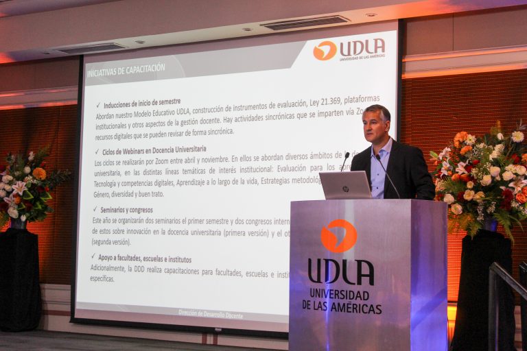 UDLA realizó jornadas de bienvenida para académicos de Sede Santiago