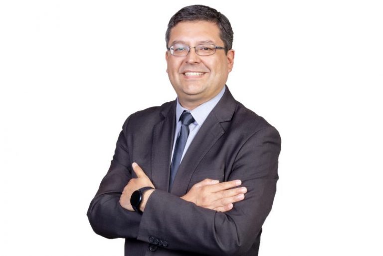 Columna de Lorenzo Reyes-Bozo, Decano de la Facultad de Ingeniería y Negocios: «Innovación y futuro en la formación profesional»