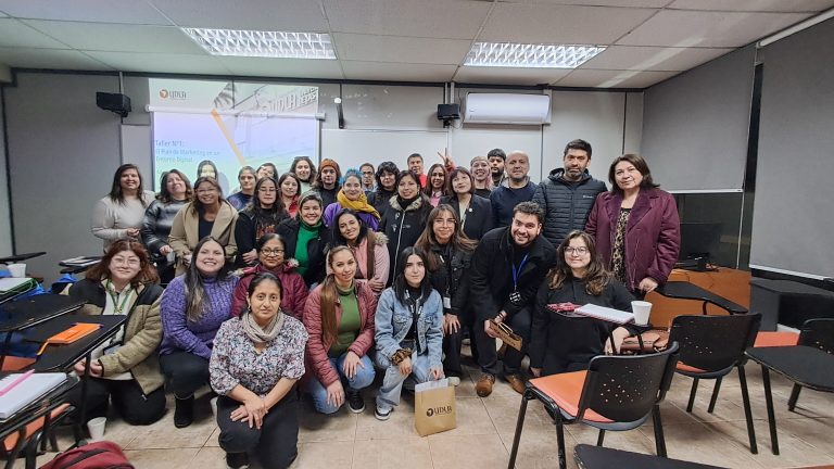 Vecinos de Santiago se capacitan en marketing digital en una nueva edición del taller de la Escuela de Ingeniería Comercial UDLA