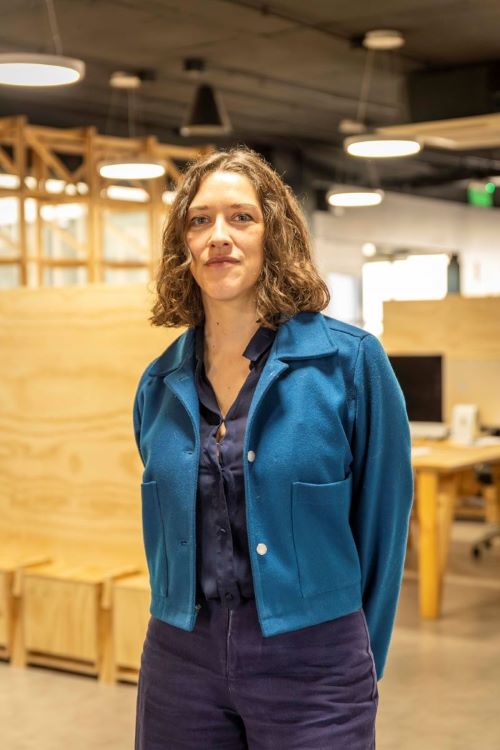 Académica de Arquitectura UDLA inaugura instalación que reflexiona sobre cuerpo, género y ciudad