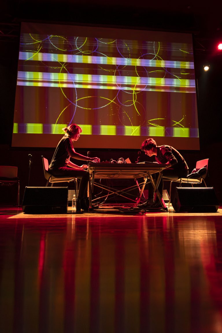 Nova Materia presenta dispositivo sonoro de voces y ecos urbanos con participación de estudiantes UDLA