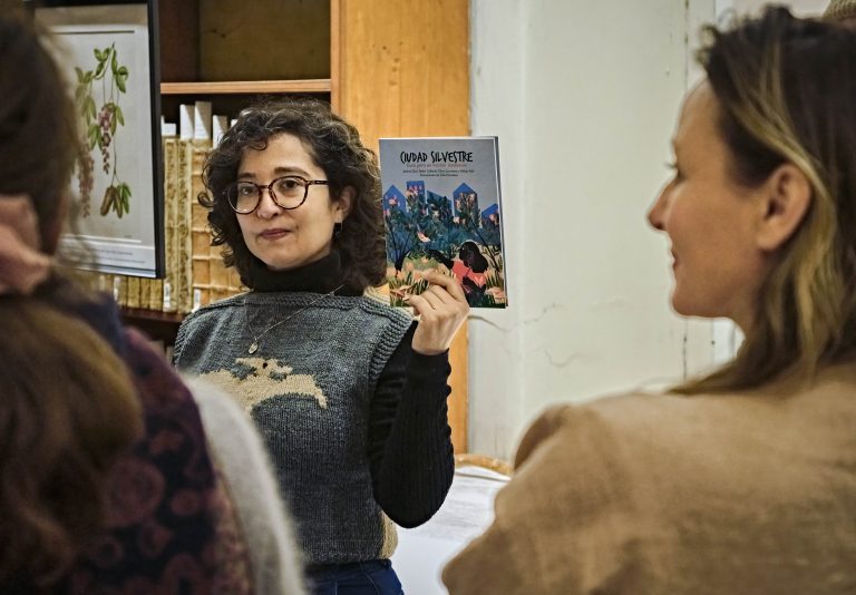 Investigadora del Núcleo Lenguaje y Creación realiza taller sobre los bosques esclerófilos