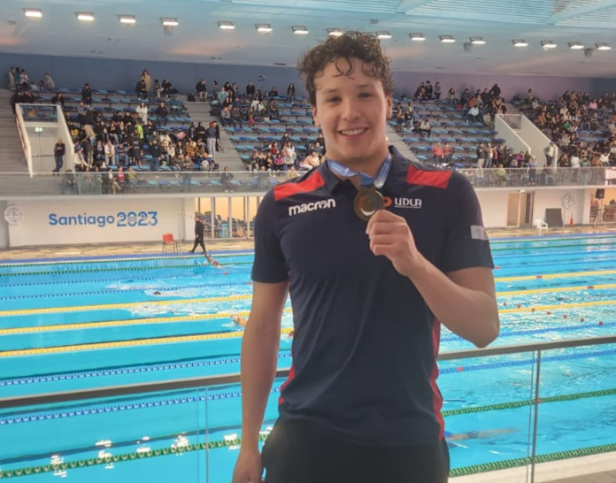 Estudiante UDLA destaca en torneo zonal de natación LDES con cuatro primeros lugares