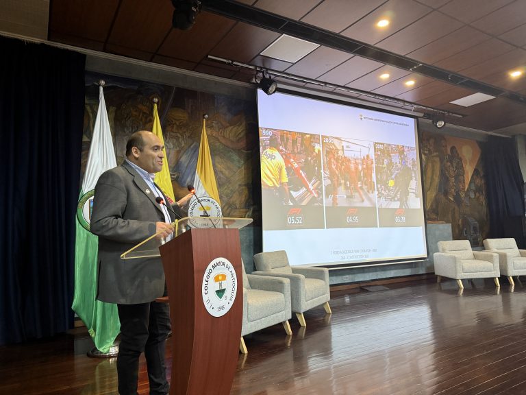 Académico de la Escuela de Construcción realiza charla en el séptimo Foro Internacional BIM Colmayor en Colombia