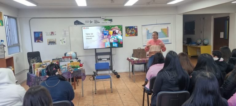 UDLA inicia alianza educativa con liceo técnico profesional en Santiago