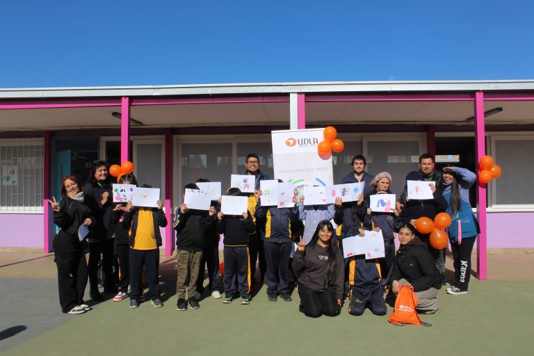Alumnos de Traducción e Interpretación en Inglés realizan proyecto para promover el uso del idioma en escuela de Viña del Mar