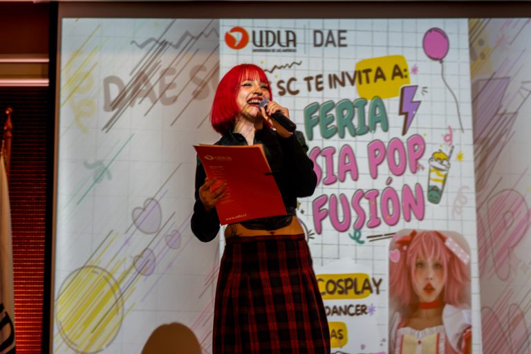Comunidad estudiantil UDLA celebra diversidad cultural en primera Feria Asia Pop Fusión