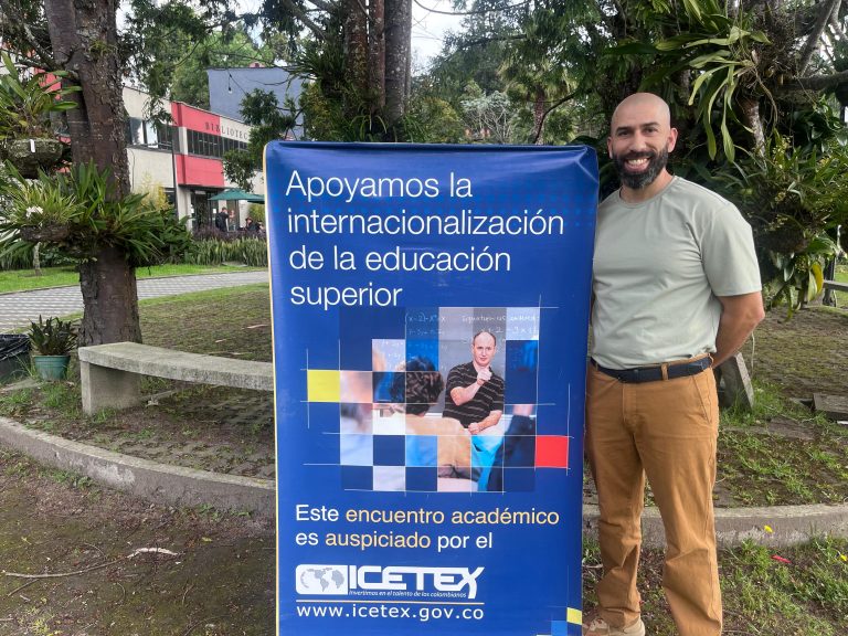 Académico investigador de UDLA expone sobre rehabilitación deportiva en maestría internacional en Colombia