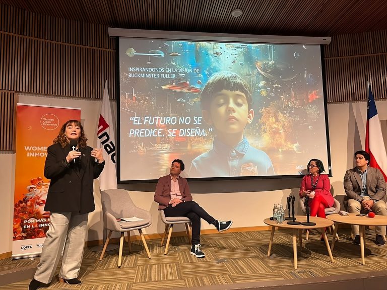 Vicerrectora Paola Espejo aborda la innovación y educación con IA en el Women Open Innovation Tarapacá