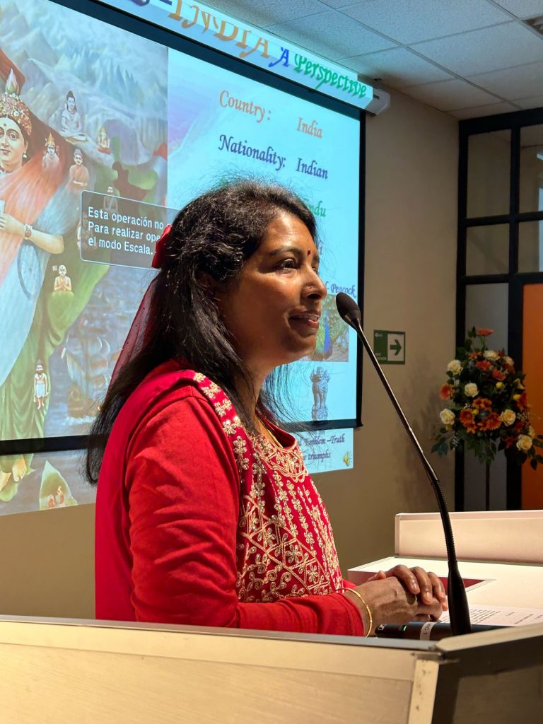 Conversatorio sobre India reúne a estudiantes secundarios y universitarios en Sede Concepción