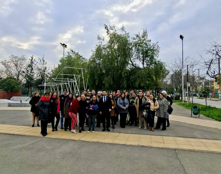 Clínica Jurídica UDLA de La Florida realiza operativo en terreno en Villa Santa Teresa