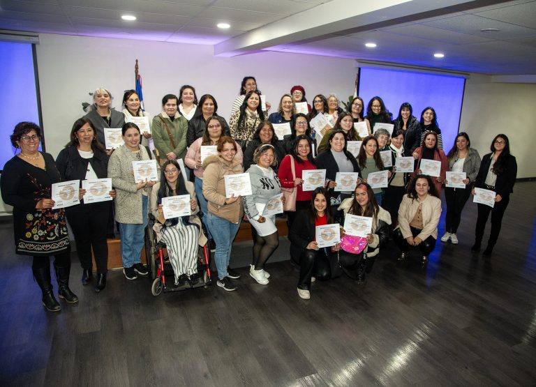 Escuela de Negocios y municipios fortalecen el emprendimiento femenino con jornada de cierre en Campus La Florida