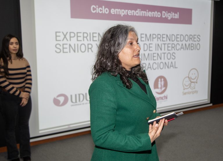 Egresados UDLA potencian sus emprendimientos en ciclo de talleres sobre digitalización