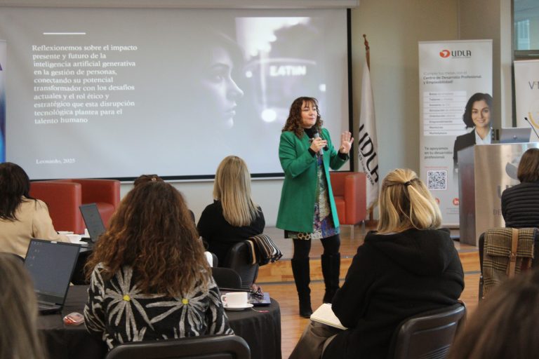 Vicerrectora de Sede Viña del Mar de UDLA imparte taller sobre Inteligencia Artificial para socios de Asiva