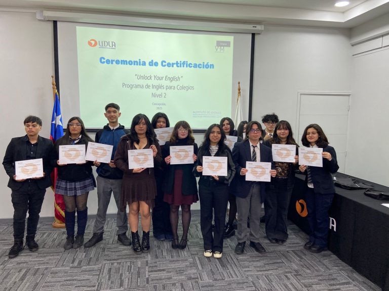 Más de 20 jóvenes finalizan el segundo nivel del programa Unlock Your English en Sede Concepción de UDLA
