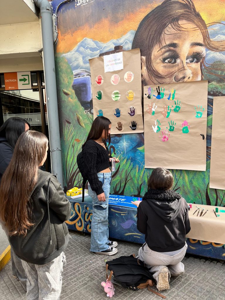 Campus Maipú realiza intervención “Colores de Diversidad” para visibilizar identidades y promover la inclusión