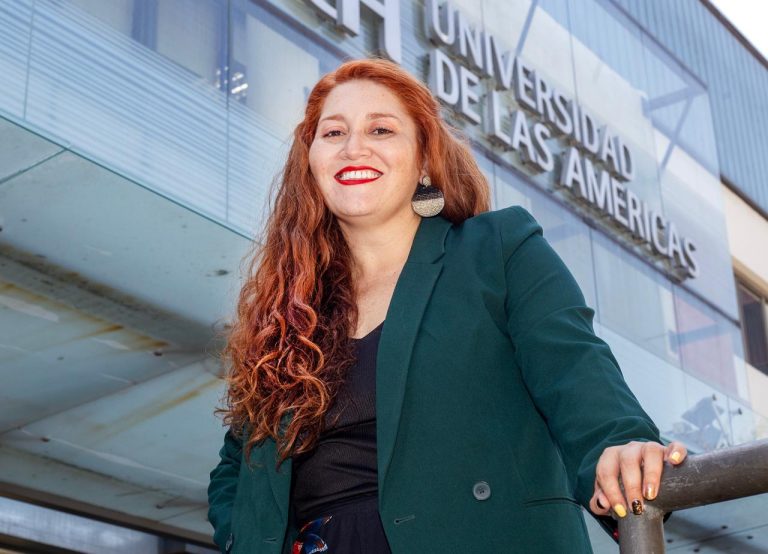 Directora de Carrera de la Facultad de Comunicaciones y Artes recibe el Premio Nacional de Relaciones Públicas 2025