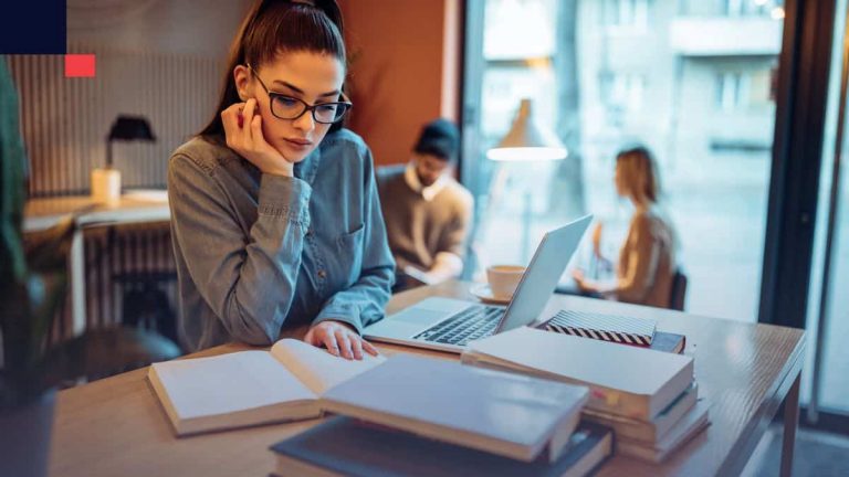 Egresados de Derecho UDLA participan en jornada de repaso sobre Derecho Procesal