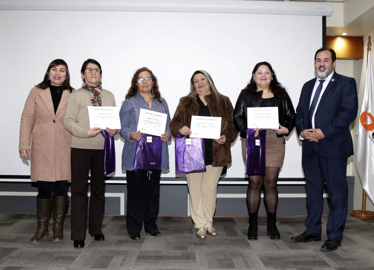 Vecinos de San Joaquín se certifican en Escuela de Gastronomía Social de UDLA