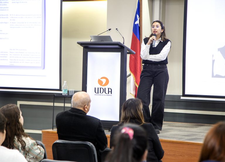 Jornada sobre atención integral a niños y adolescentes aborda desafíos clínicos y comunitarios en salud