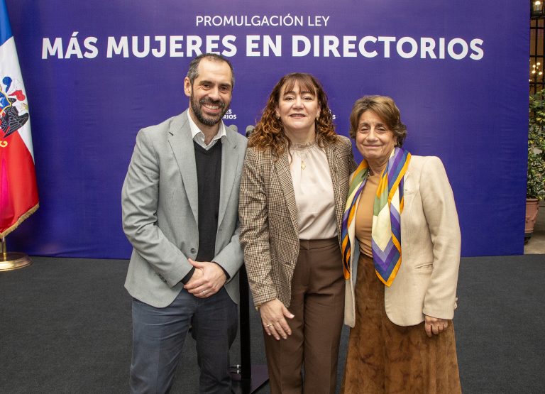 Vicerrectora Paola Espejo es invitada por el Presidente Boric a ceremonia de promulgación de la Ley Más Mujeres en Directorios