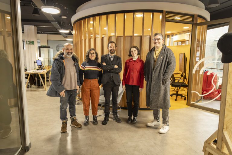 Arte, ciencia y experimentación visual: comienza la residencia ZOOMANCIA con Sebastián Arriagada