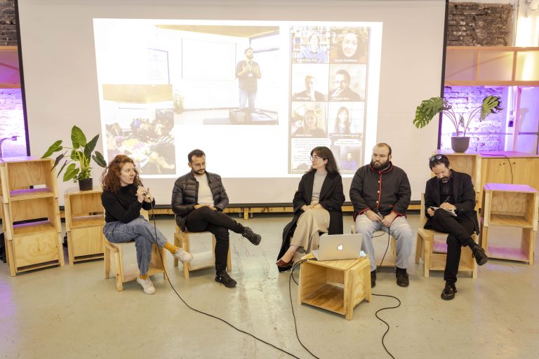Curadores del Pabellón de Chile en la Bienal de Venecia 2025 realizan charla en la Escuela de Arquitectura UDLA