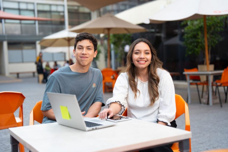 UDLA convoca a estudiantes y egresados a descubrir nuevas oportunidades en la Feria Laboral CUP