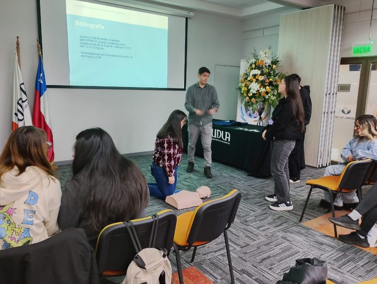 DAE realiza taller de Reanimación Cardiopulmonar en Campus El Boldal