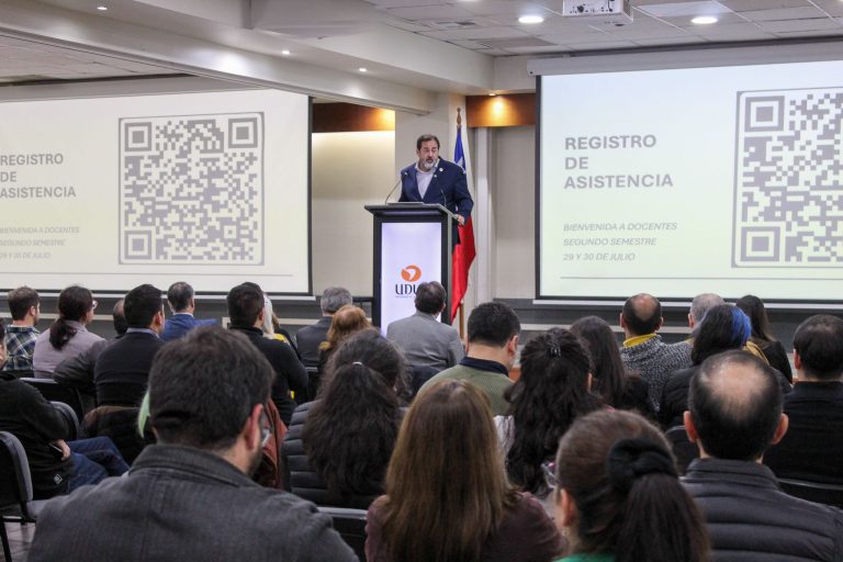 Sede Santiago da la bienvenida a académicos del segundo semestre en Campus Providencia