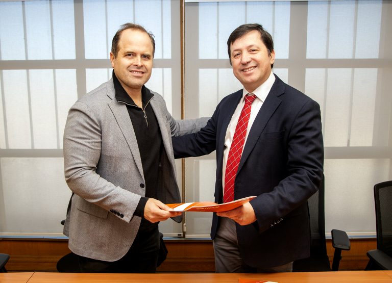 UDLA y Avanxa firman alianza para impulsar una educación ágil y conectada con los desafíos del mercado laboral actual