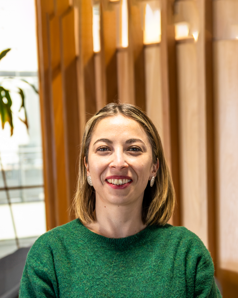 Investigadora de la Escuela de Animación expone en congreso internacional en Barcelona análisis sobre desafíos de la vida universitaria