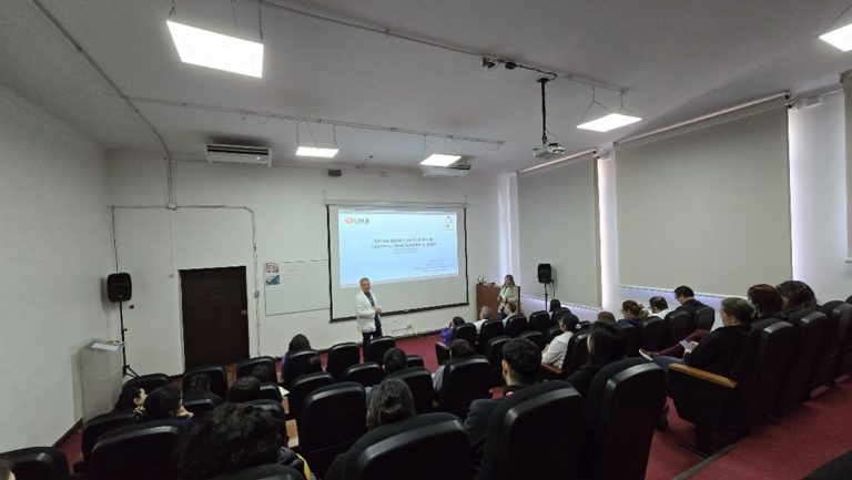 Académica de Enfermería expone sobre dilemas bioéticos y cuidados paliativos en hospital público