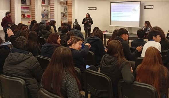 Escuela de Trabajo Social de UDLA desarrolla nueva etapa del proyecto de fomento comunitario en Colina