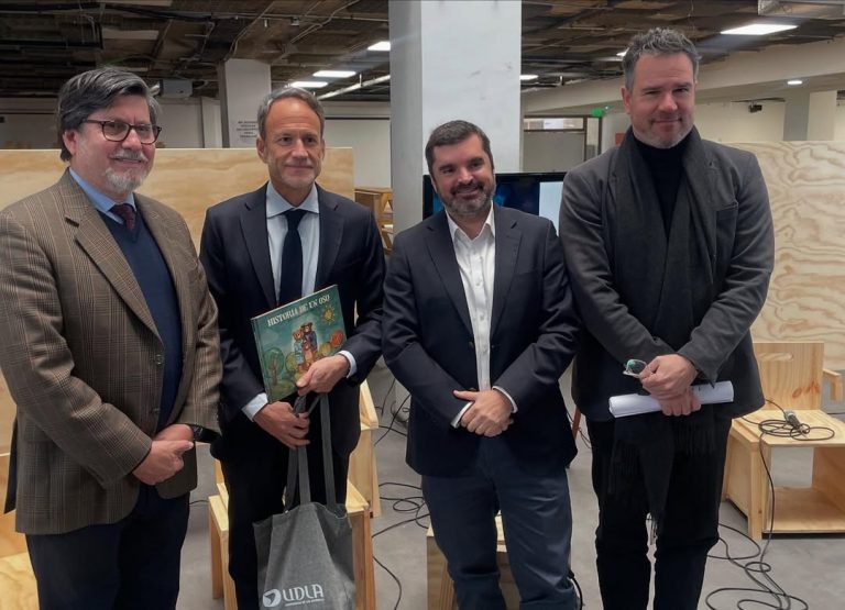 Conversatorio en UDLA aborda los desafíos legales de la IA en la propiedad intelectual