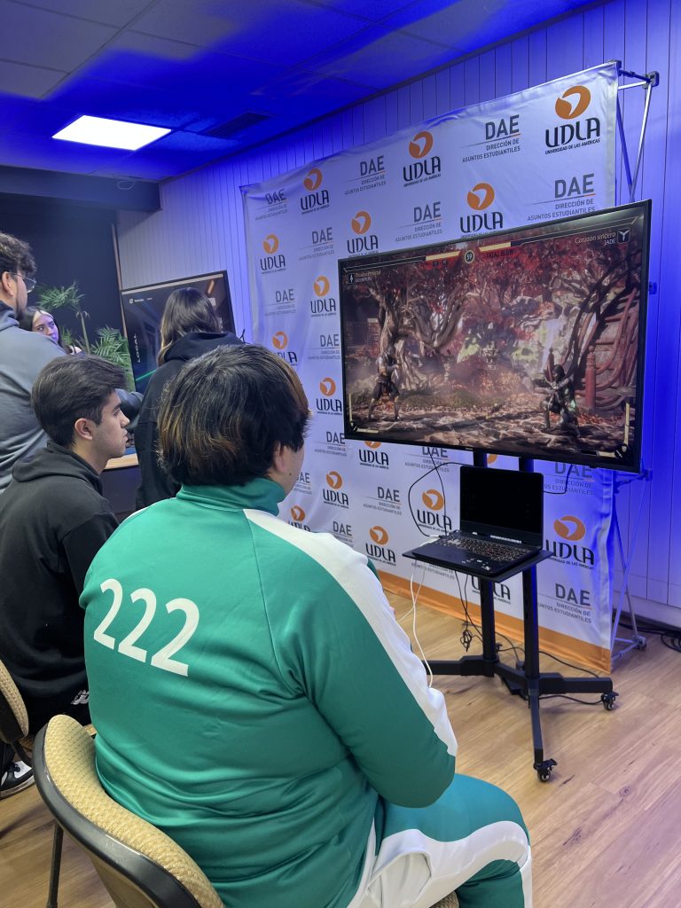 Estudiantes UDLA comparten en Torneo de Videojuegos en Línea en el mes de la Identidad Digital
