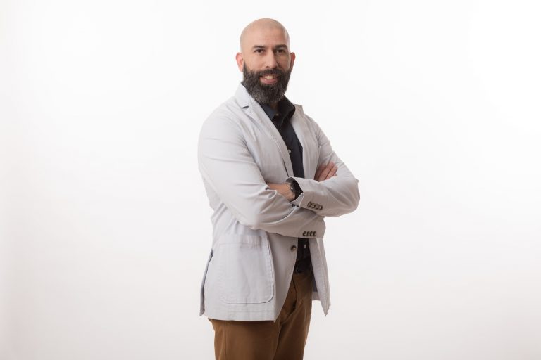 Investigador de UDLA participa en estudio internacional sobre validez de la prueba de plancha frontal en adultos