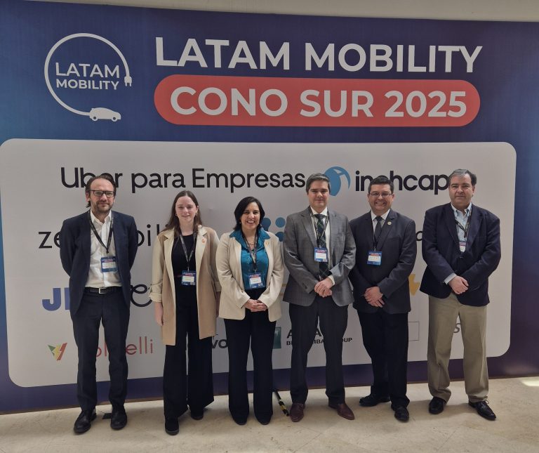 Decano de la Facultad de Ingeniería y Negocios de UDLA modera panel sobre transición energética en Latam Mobility 2025
