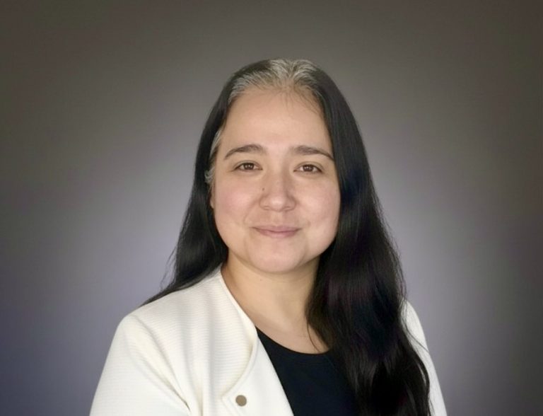 Ponencia de UDLA en CIINATIC 2025 acerca del impacto de la inteligencia artificial en la formación universitaria.