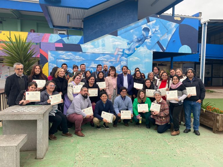 Seremi de Educación y UDLA certifican en competencias digitales e Inteligencia Artificial a docentes de Quintero, Puchuncaví y Concón