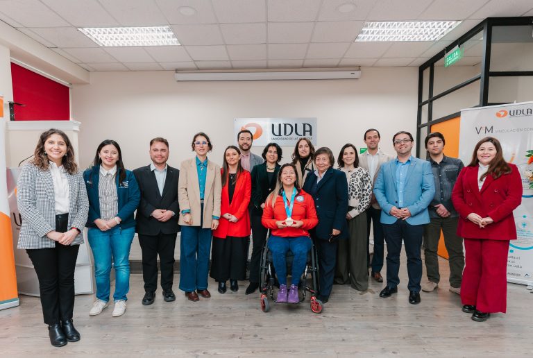 UDLA reconoce a Katherinne Wollermann por su nuevo triunfo deportivo