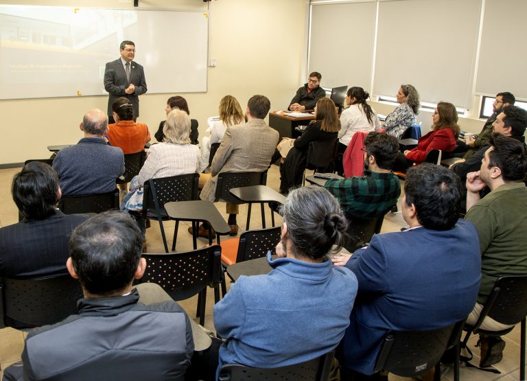 Facultad de Ingeniería y Negocios de UDLA realiza jornada de socialización para la certificación ANECA