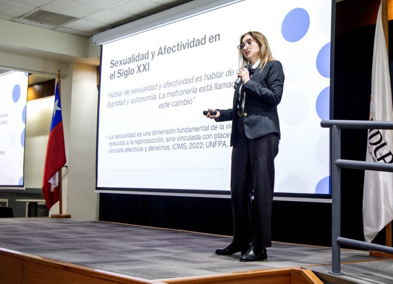 Escuela de Obstetricia de UDLA dialoga sobre nuevos desafíos para la matronería