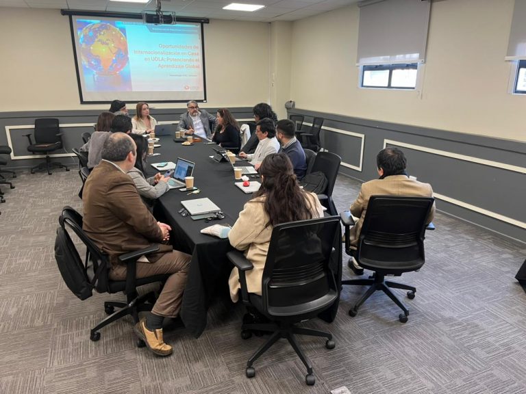 UDLA impulsa internacionalización académica virtual junto a directores de carrera de la Facultad de Ingeniería y Negocios