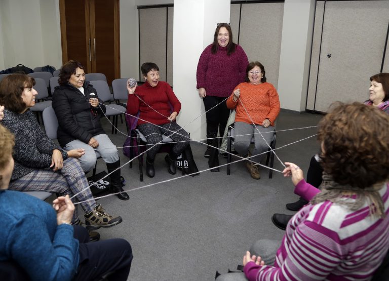 Estudio publicado en revista científica evidencia los beneficios de la Escuela Integral para Personas Mayores de UDLA